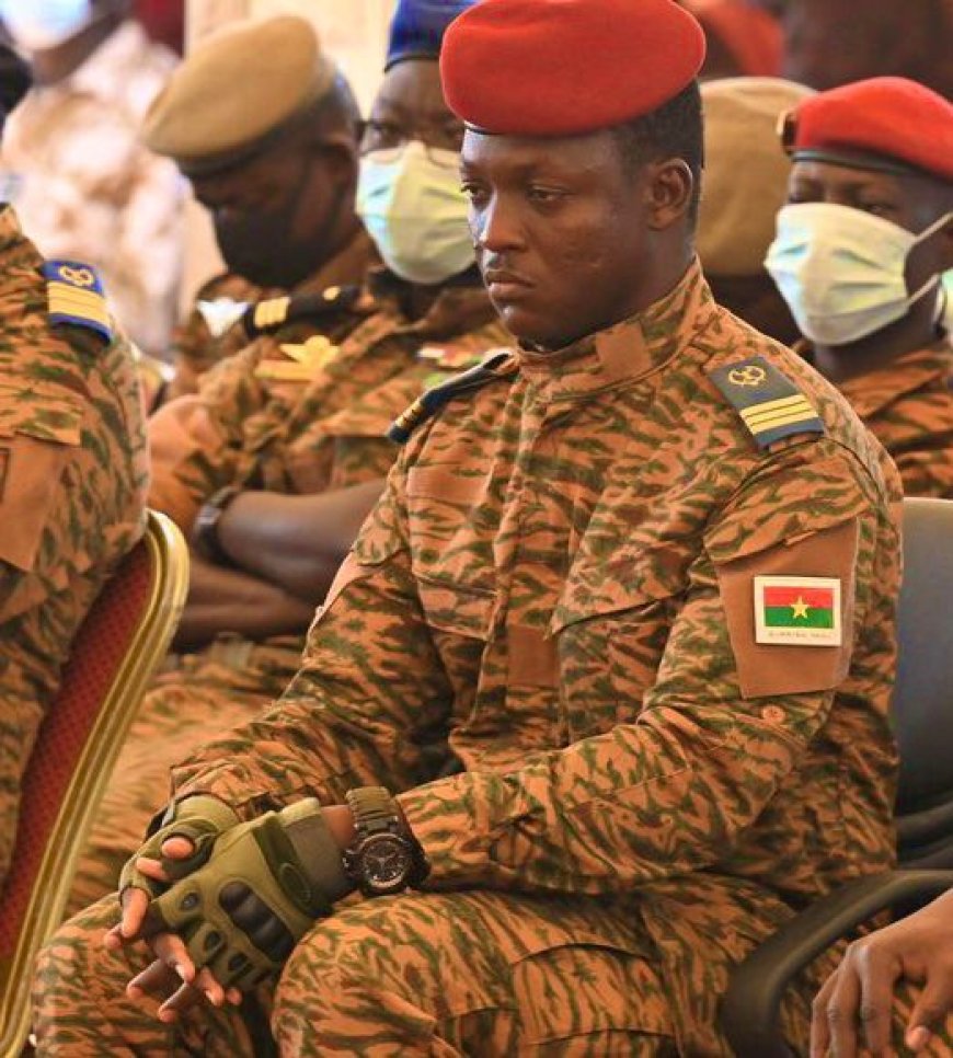 Burkina Faso : La junte suspend la diffusion de tous les supports du média « Jeune Afrique » après publication des articles jugés diffamatoires