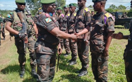 Nord-Kivu : Le Général Mbangu Mashita visite les officiers FARDC engagés dans la traque des terroristes ADF/MTN dans la région de Beni