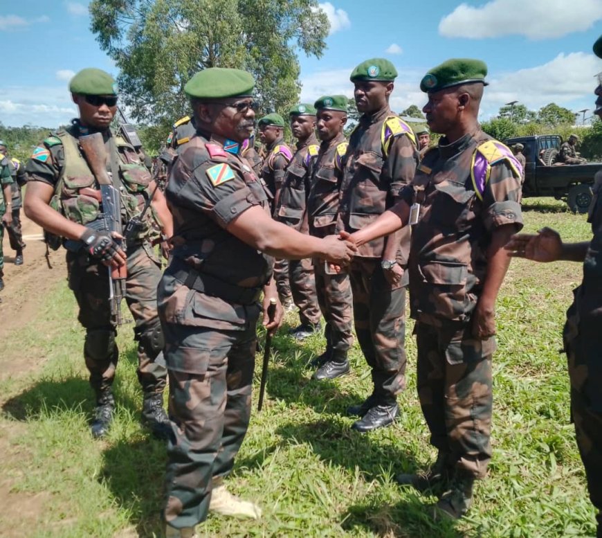 Nord-Kivu : Le Général Mbangu Mashita visite les officiers FARDC engagés dans la traque des terroristes ADF/MTN dans la région de Beni