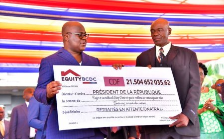 RDC : Félix Tshisekedi remet un chèque de 8 millions USD à 1 250 retraités de l’ONATRA