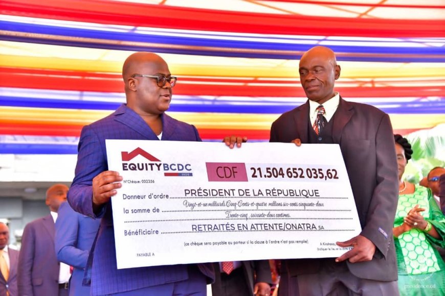 RDC : Félix Tshisekedi remet un chèque de 8 millions USD à 1 250 retraités de l’ONATRA