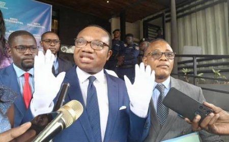 Présidentielle 2023 : Noël Tshiani se retire de la course et se rallie à Félix Tshisekedi 