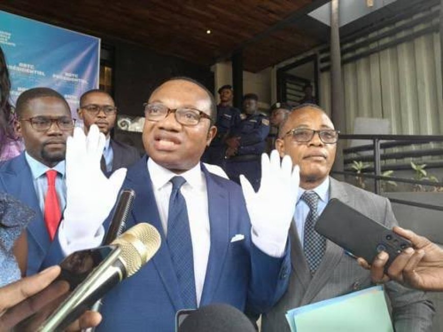 Présidentielle 2023 : Noël Tshiani se retire de la course et se rallie à Félix Tshisekedi 