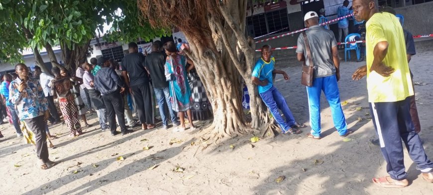 Vote en RDC : À Kinshasa, plusieurs bureaux de vote connaissent un retard technique