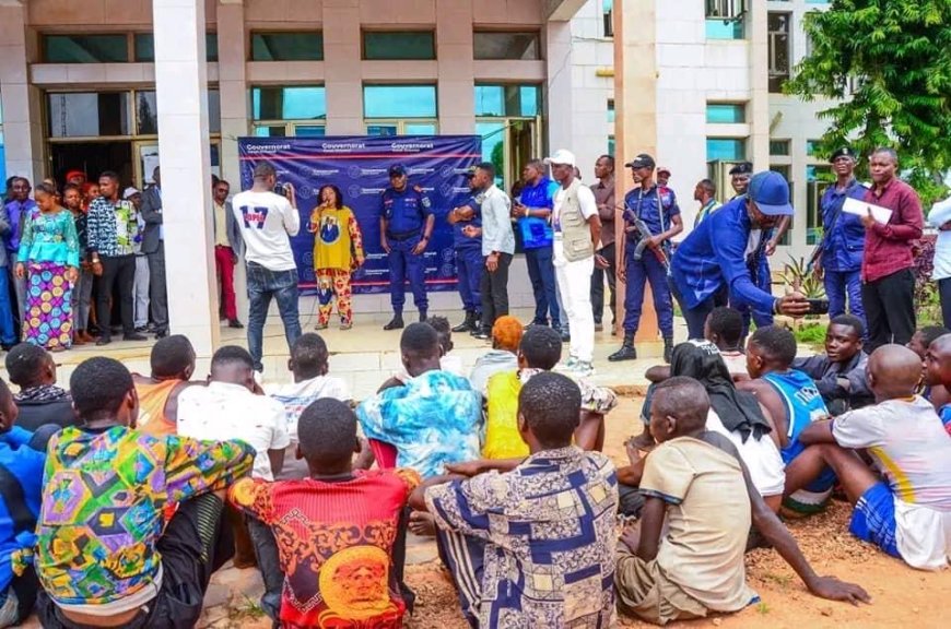 Kasaï oriental : À Mbuji-Mayi, une vingtaine de présumés auteurs de la destruction du siège du parti de Katumbi aux arrêts