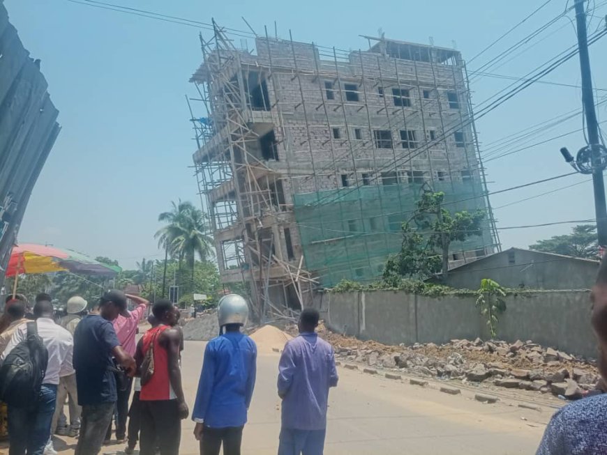 Kinshasa : un immeuble de 5 étages en construction menace de s’écrouler à Gombe