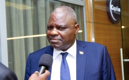 RDC : Pour Luzolo Bambi, la Première dame, Denise Nyakeru Tshisekedi, mérite des félicitations pour son rôle dans « l’élaboration de la loi sur la réparation des victimes des violences sexuelles et des crimes graves contre la paix et la sécurité de l’humanité »