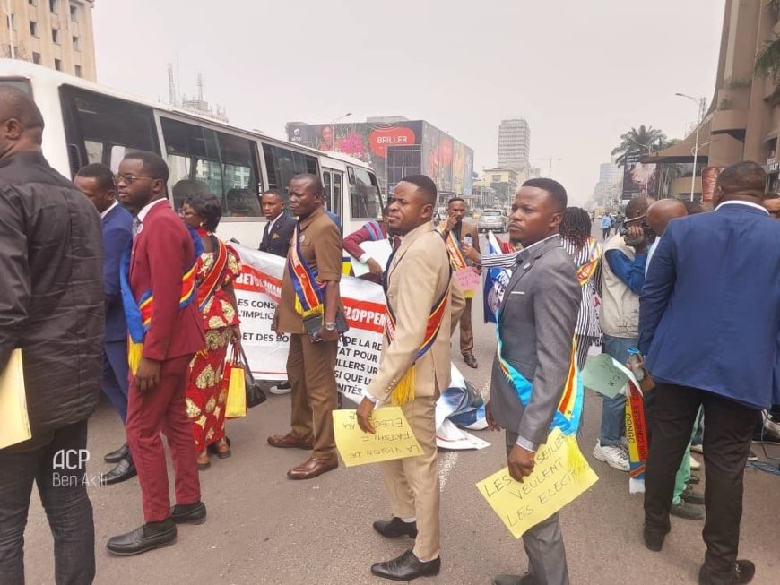 Kinshasa : Les conseillers communaux en sit-in devant la Ceni pour exiger les élections des bourgmestres 
