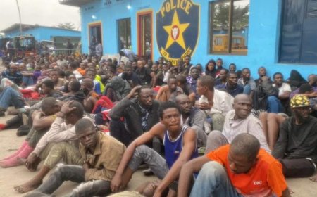 Élection au Sénat : Blaise Kilimbalimba présente 221 présumés fauteurs de troubles au Palais du Peuple