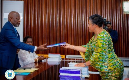 RDC : chiffré à 49,847 milliards de francs congolais, le projet de loi de Finances 2025 déposé à l’Assemblée nationale 