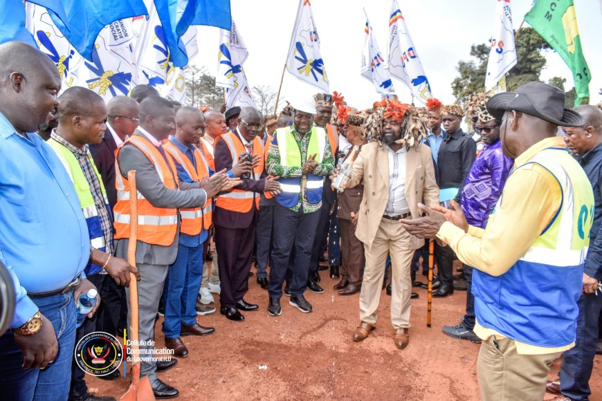 Haut-Uele : le Gouverneur Jean Bakomito lance les travaux d'asphaltage de la  voirie urbaine d'Isiro